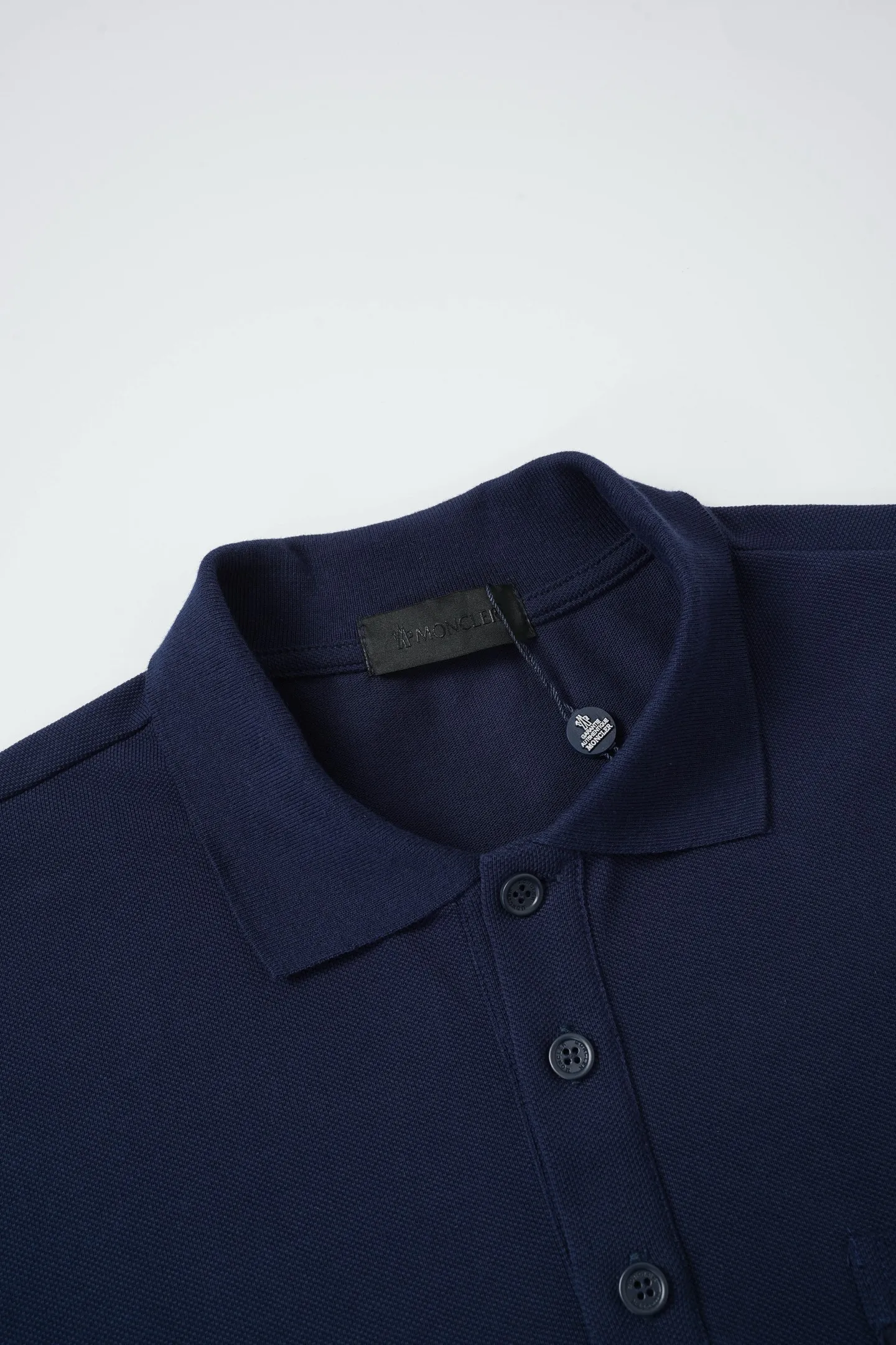 MONCLER logo polo Polo Classic ， 。 Polo ， 。Classic ， 。 • • •Black White Size：S-XL
